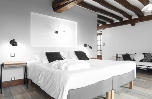 Eguilly Cama Y Desayuno | Triple-De Lujo-Baño en la habitacion-Vista al Jardín-Avec Sauna
