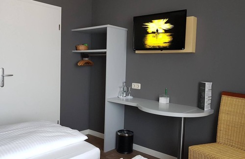 Hunerbach Casa | Habitación triple, ducha, aseo - Hotel-Restaurant Hüllen