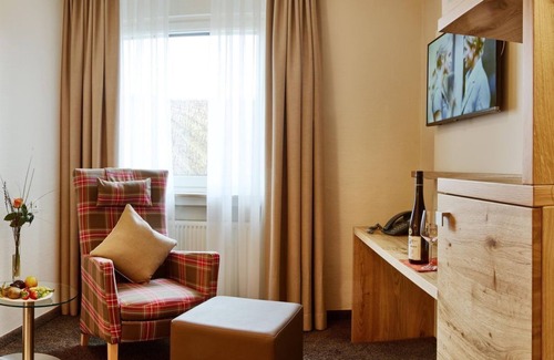 Eitelsbach Casa | Habitación Triple con ducha / WC - Hotel-Weingut Weis