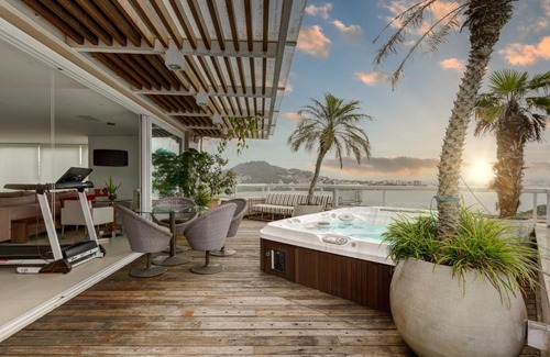 Joao Paulo Apartamento | Triplex com jacuzzi na melhor vista de Floripa!