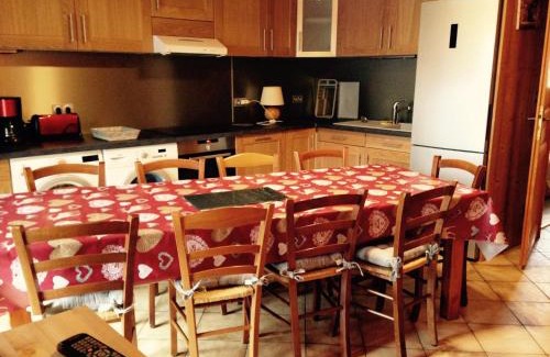 Valloire Apartamento | Triplex cosy à Valloire - 8 pers, animaux admis, parking et wifi - FR-1-263-178