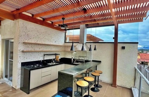 Jardim California Casa | Triplex House near the Sea