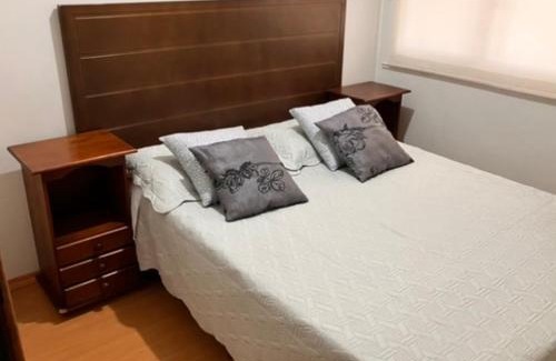Novo Mundo Casa | Triplex ideal para grupos. Acomoda mais de 20.