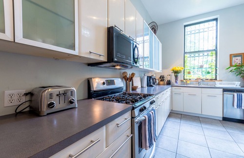 Central Park North Casa | Triplex en una casa en Harlem Perfecto para reuniones familiares