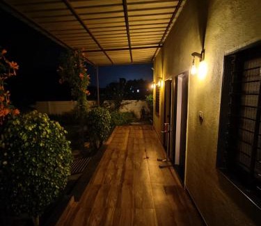 Gangavhare Cama Y Desayuno | Tripvana Patio Home