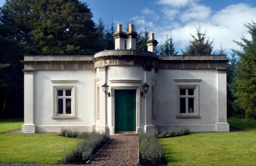 Enniskillen Casa | Triumphal Arch Lodge