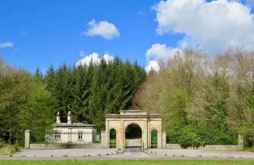 Enniskillen Casa | Triumphal Arch Lodge