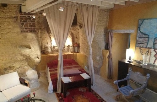 Thore-la-Rochette Cama Y Desayuno | Loft troglodita en el valle del Loira en Francia