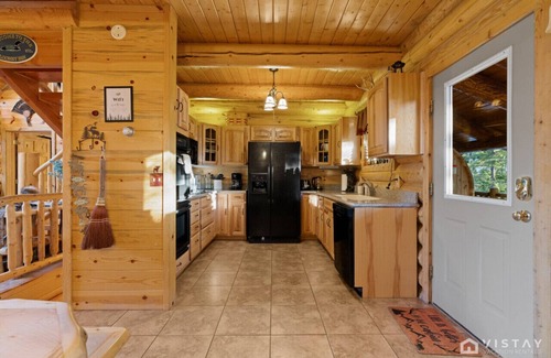 Duck Creek Village Cabina | Trophy Room Retreat - Large Lodge Sleeps up to 15