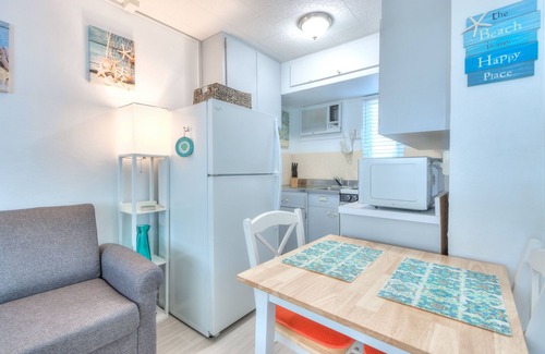 Capri Isle Condominio | Tropic Terrace Suite #56 - Beachfront Resort