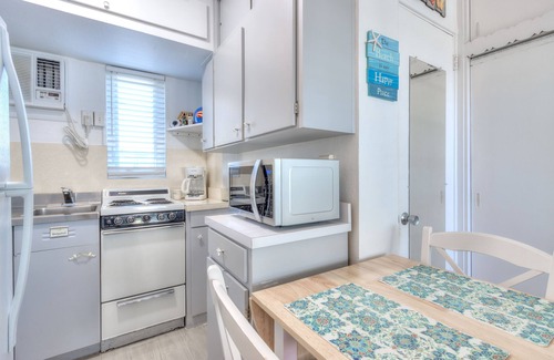 Capri Isle Condominio | Tropic Terrace Suite #56 - Beachfront Resort