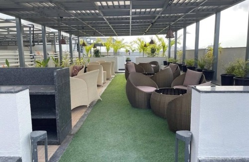 Baner Apartamento | Tropical 2BR / SkyPool & Lounge
