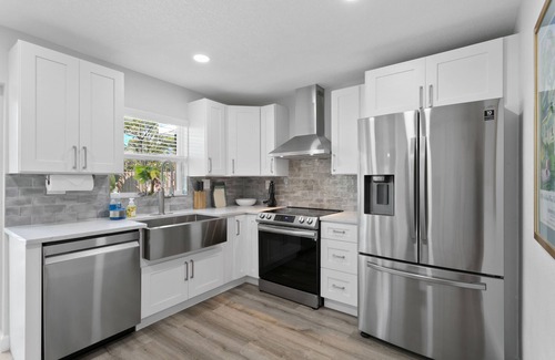 Ballast Point Casa | Tropical 3bd bungalow with pool! Walk to Bayshore!