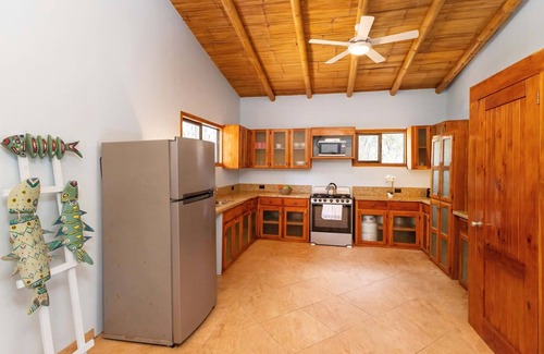 Quepos Casa | Tropical 3BR Casa Cayena, Private Pool, Wi-Fi & AC