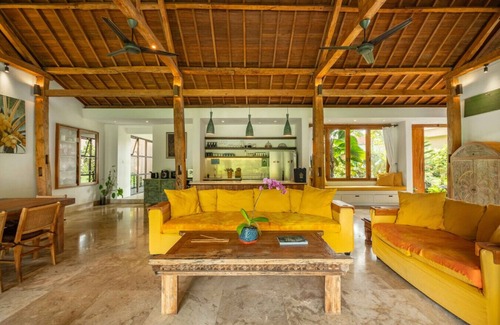 Kutuh Kaja Villa | Tropical 4BR Villa w/ Infinity Pool in ubud, 6 mins to central