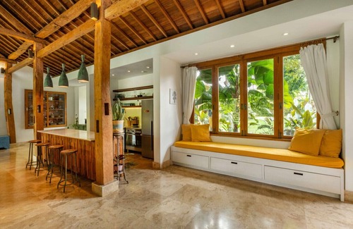 Kutuh Kaja Villa | Tropical 4BR Villa w/ Infinity Pool in ubud, 6 mins to central