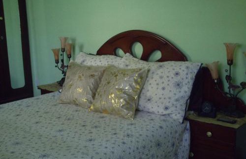 Douglas Casa | Tropical Apartment with private patio, Walk to Beaches, Shops and Cafes