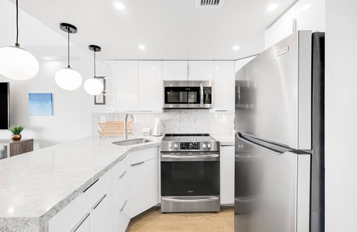 Waikiki Apartamento | Tropical apartment with amazing water views & rooftop pool - prime location