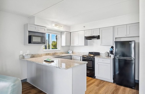 Fort Bay Casa | Tropical Beachfront Escape! 2 Relaxing Units, Full Kitchen, Pool