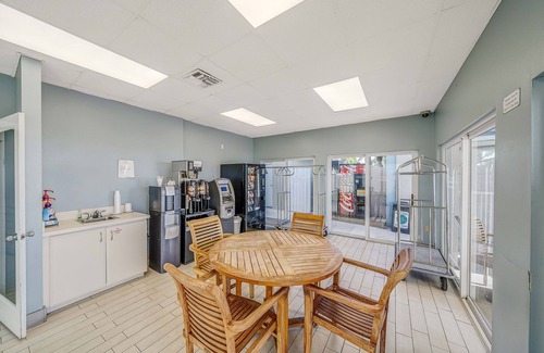 Fort Bay Casa | Tropical Beachfront Escape! 2 Relaxing Units, Full Kitchen, Pool