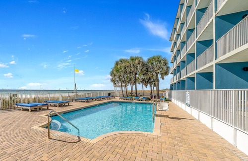 Fort Bay Casa | Tropical Beachfront Escape! 2 Relaxing Units, Full Kitchen, Pool