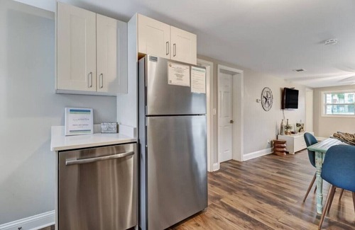 Fernandina Beach Casa | Tropical Beach Bungalow Down | Backyard | Grill | Across Street from Beach