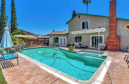 Bay Terraces Casa | Tropical Bliss - Large Pool and Spa, Game Room, 12 min to dwntwn and King Beds!