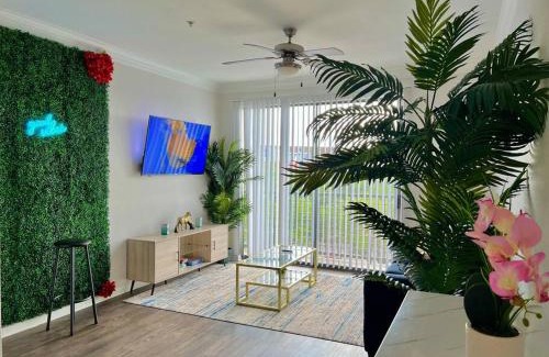 South Central Houston Apartamento | Tropical Breeze - 2BR/NRG/Medical Center/Galleria