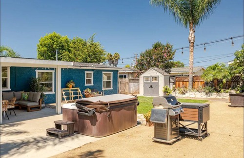 Clairemont Mesa West Casa | Tropical Desert Oasis w/BBQ, Hot Tub, Fire Pit, and relaxing yard ambiance.