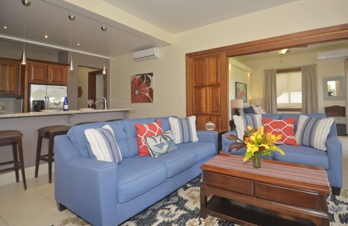 Cocoplum Condominio | Uno de su tipo justo en la playa con impresionantes vistas!