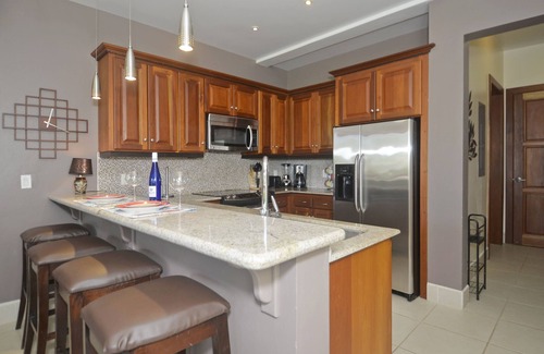 Cocoplum Condominio | Uno de su tipo justo en la playa con impresionantes vistas!