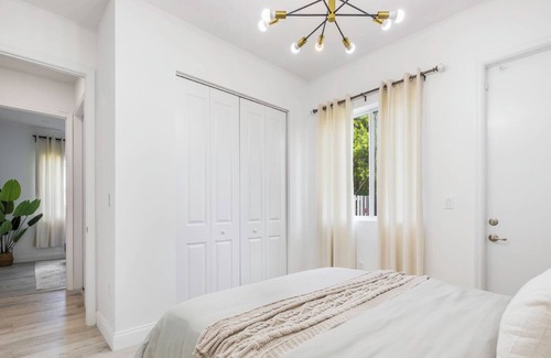 Richmond West Casa | Tropical Escape: 6BD Haven