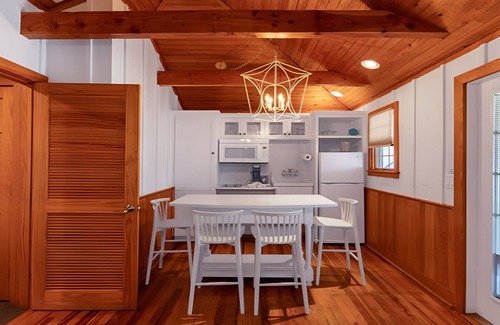 Captiva Hotel | Tropical Escape in Spacious Cottage w/Kitchen | Onsite Pools | Free Parking
