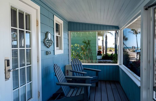 Captiva Hotel | Tropical Escape in Spacious Cottage w/Kitchen | Onsite Pools | Free Parking