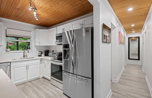 Riverside Park Casa | PARROT.life - 3BR Family home w/Htd Pool. 7min from Las Olas