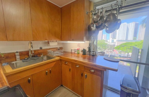 Downtown Honolulu Condominio | Tropical Garden Tranquility HNL