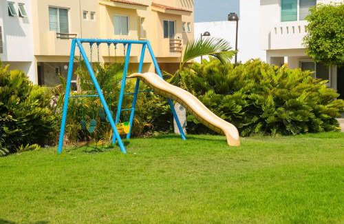 Flamingos Casa | Tropical Getaway in Flamingos near Beach