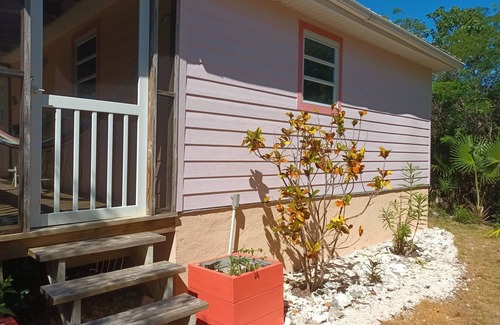 Morris Settlement Cabaña | The Cottage at Palmirage - ¡Todo lo que necesitas es a ti!