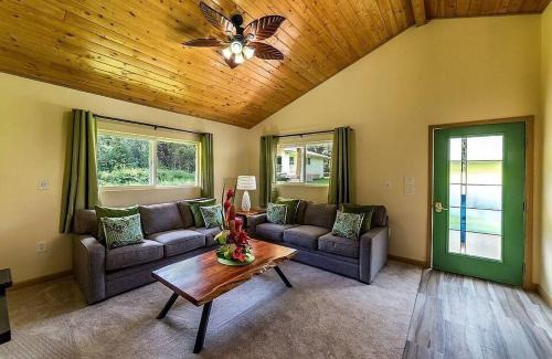 Mountain View Casa | Tropical Island Paradise home