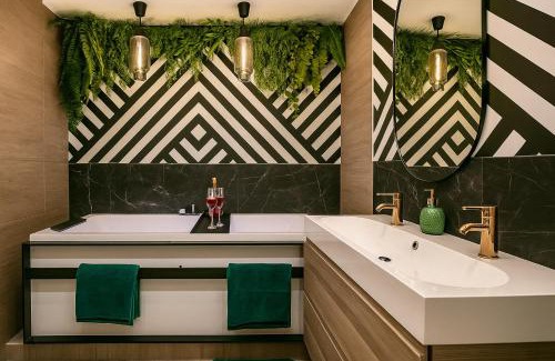 1st Arrondissement Apartamento | Tropical Jacuzzi Oasis - Terreaux