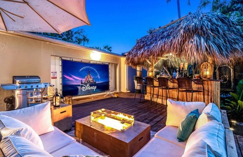 South Middle River Casa | Tropical Jungle Pool Oasis
