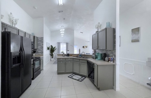 Crescent Lakes Casa | Tropical Lakeview & Pool Oasis Near Theme Parks