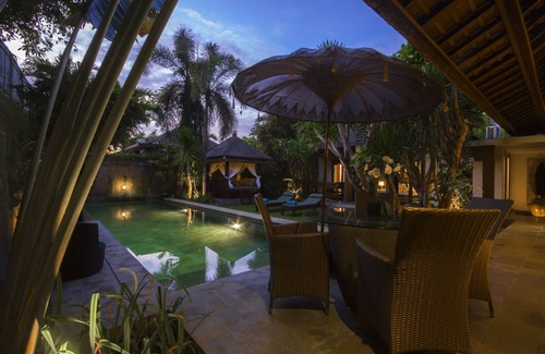 Laksmana Villa | GreenC, Villa de lujo de 2 dormitorios, sala de estar cerrada, Seminyak