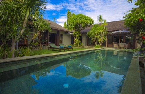 Laksmana Villa | GreenC, Villa de lujo de 2 dormitorios, sala de estar cerrada, Seminyak