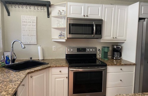 Sarasota Casa | Tropical Oasis 5 min to Siesta Key, Private Salt Water Pool w Lanai!