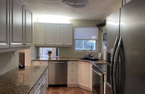 Sarasota Casa | Tropical Oasis 5 min to Siesta Key, Private Salt Water Pool w Lanai!