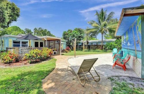 Riverside Park Casa | Tropical Oasis - BBQ and Beach-Inspired Nook