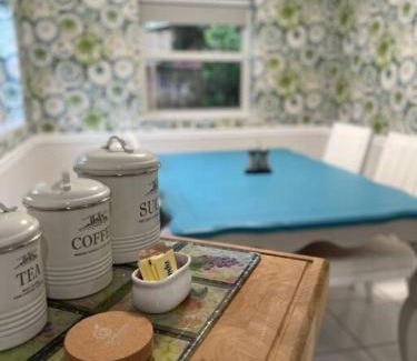 Riverside Park Casa | Tropical Oasis - BBQ and Beach-Inspired Nook