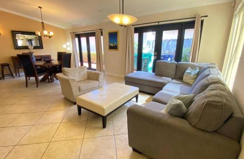 Sunset Casa | Tropical Oasis home w Community Pool great area