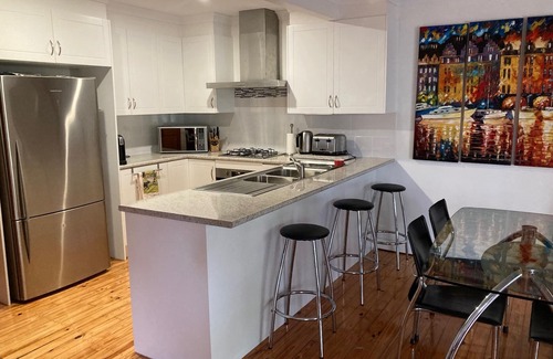 Annerley Casa | Tropical Oasis in Inner Brisbane. 5 min drive to Brisbane City.